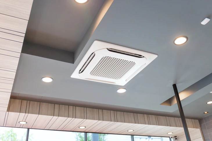 Système moderne de climatisation à cassettes au plafond